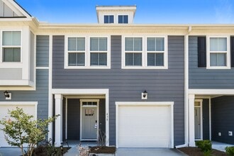 Building Photo - 438 Trotters Ln