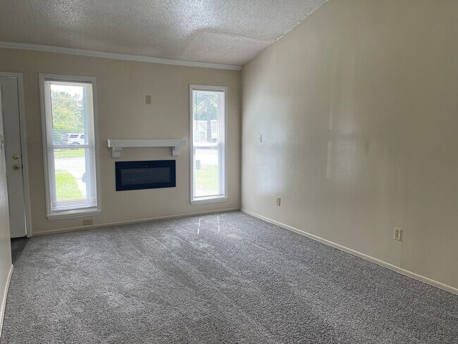 Building Photo - 133 Village Cir