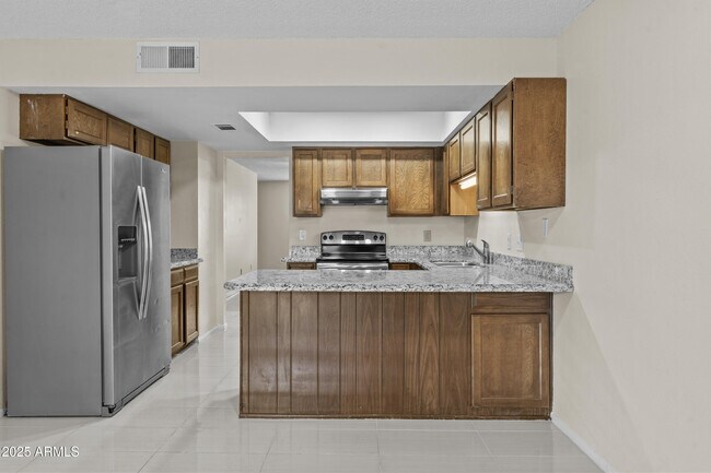 Foto del edificio - 1725 N Miller Rd