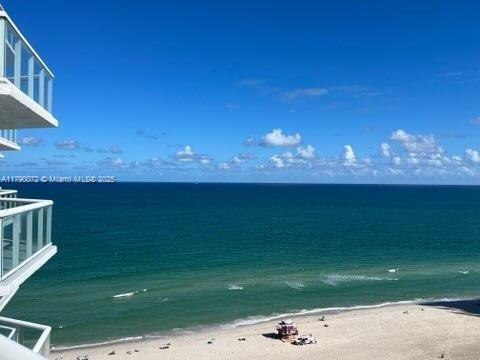 Foto principal - 6515 Collins Ave