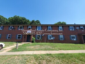 Building Photo - 2334 N Cherry St