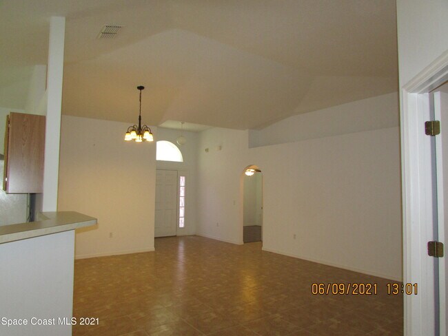 Foto del edificio - 3472 Chica Cir