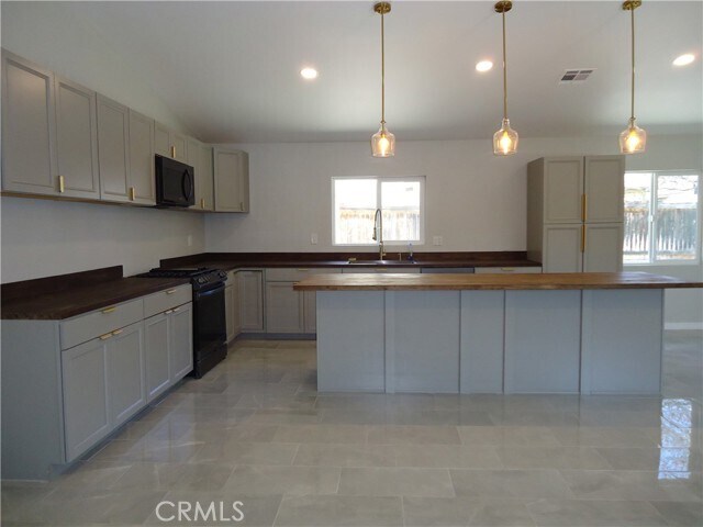 Foto del edificio - 1330 Susan Ave