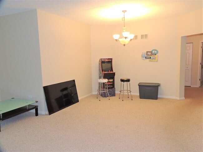 Building Photo - 583 Saddlebrook Ln