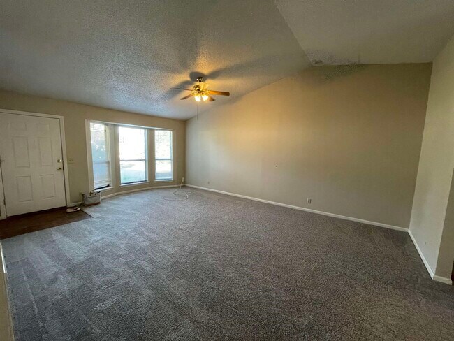 Building Photo - 105 Fairfield Dr