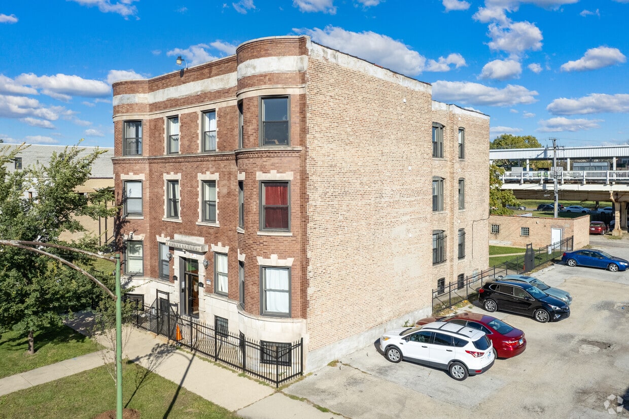 Primary Photo - 5037 S Prairie Ave