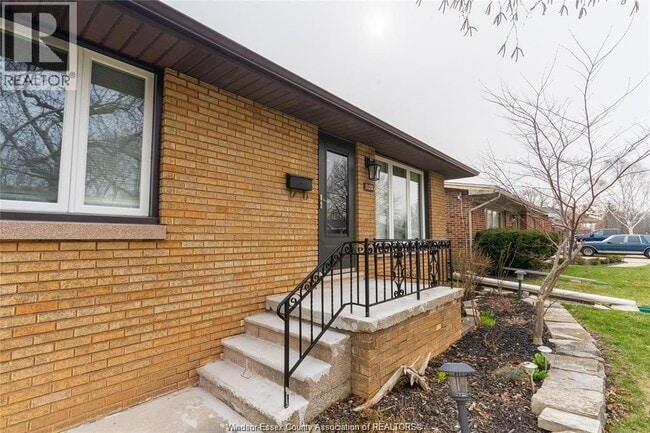 Building Photo - 1120 Parkview Ave