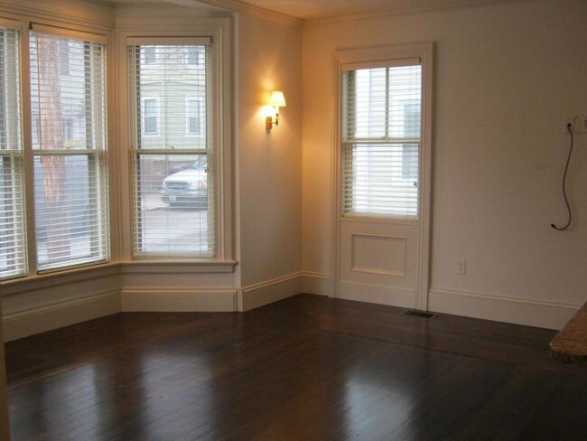 Building Photo - 117 Sheldon St