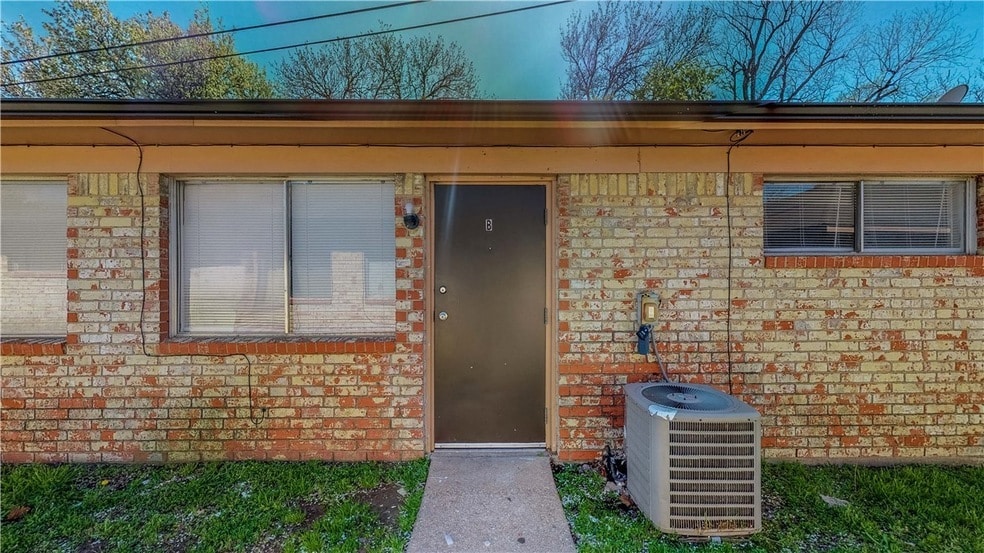 Primary Photo - 206 Lynn Dr