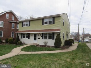 Building Photo - 357 1/2 W Broad St
