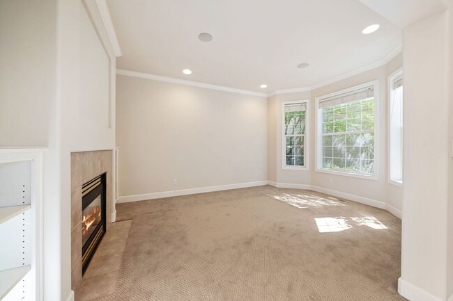 Building Photo - 10657 SW Adele Dr