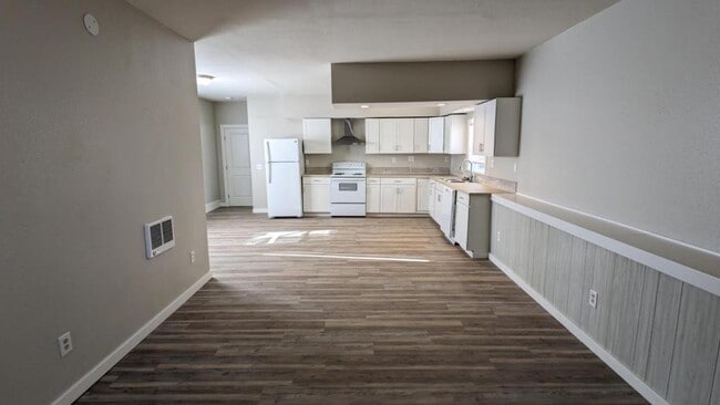 Building Photo - 3967 Hayesville Dr NE