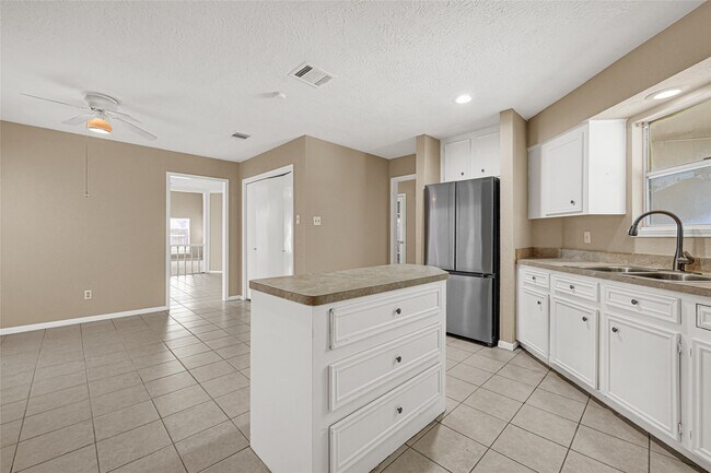 Foto del edificio - 3023 Jewel Ann St