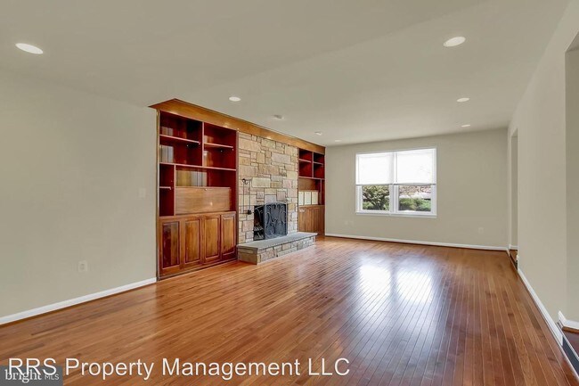 Building Photo - 6 br, 4.5 bath House - 901 Brentwood Lane