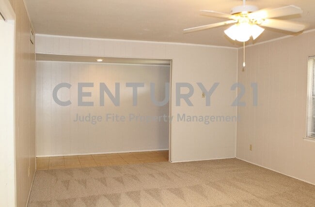 Building Photo - Nice 3/2 Nestled on Shaded Lot in Carrollt...