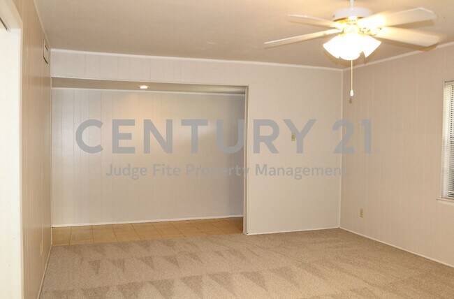 Foto del edificio - Nice 3/2 Nestled on Shaded Lot in Carrollt...