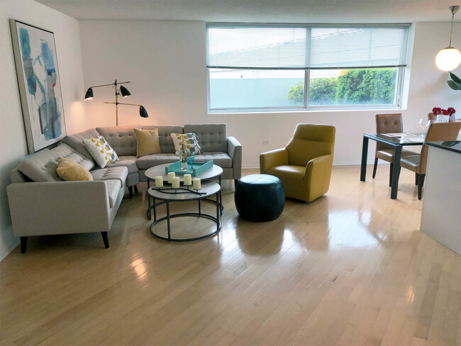 Foto del edificio - 1720 Maple Ave