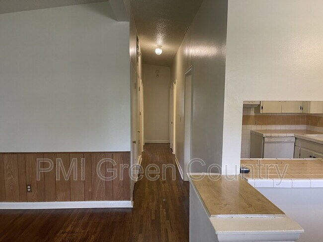 Foto del edificio - 5430 N Frankfort Pl