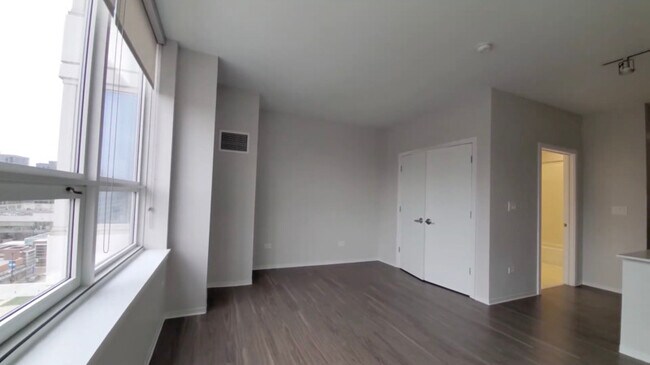 Foto del edificio - 801 W Adams St