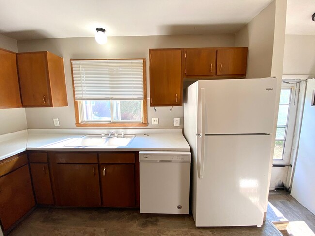 Building Photo - 4 bedroom, 2 bath located in West Fargo. A...