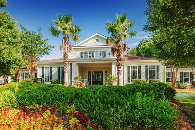 Building Photo - Belle Hall