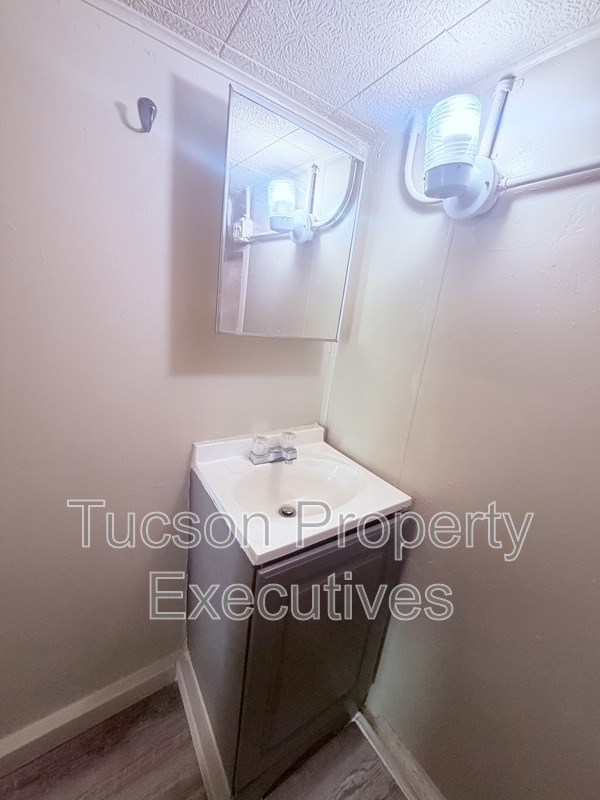 Building Photo - 234 E 32nd St