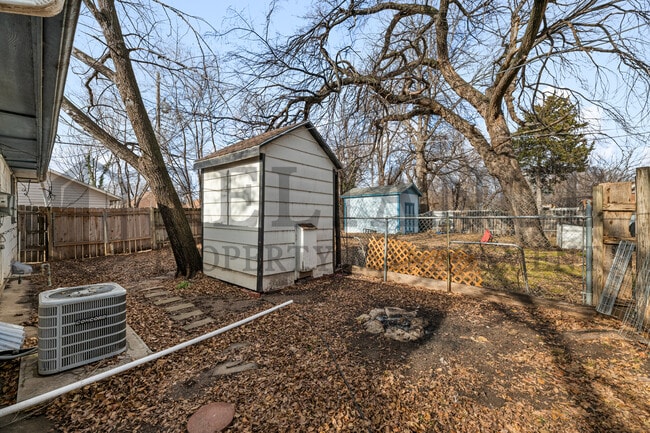 Foto del edificio - 2118 E 1st St N