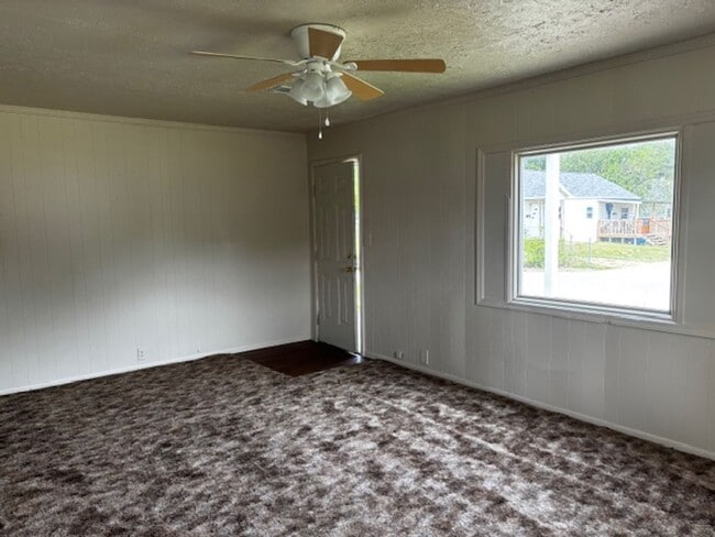 Building Photo - 1227-1229 Avenue