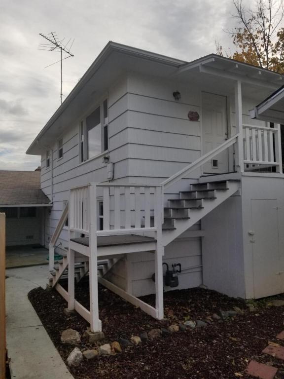 630 1/2 S 4th St House for Rent in Central Point, OR