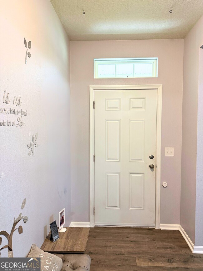 Foto del edificio - 215 Brooklet Cir