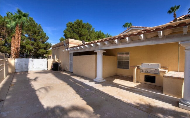 Building Photo - 3930 Placita Del Rico