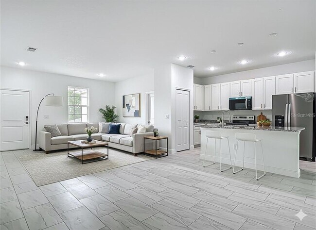 Foto del edificio - 5736 N Claremont Dr