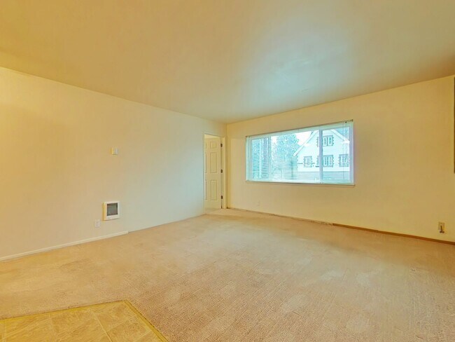 Building Photo - 2 Bedroom Apartment ~ Close to Campus ~ Ca...