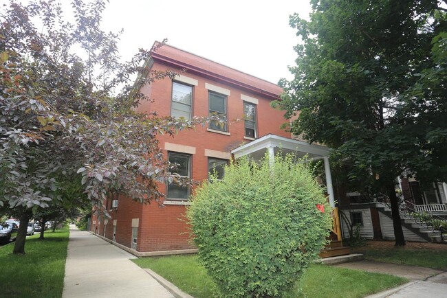 Building Photo - 1935 W Berenice Ave