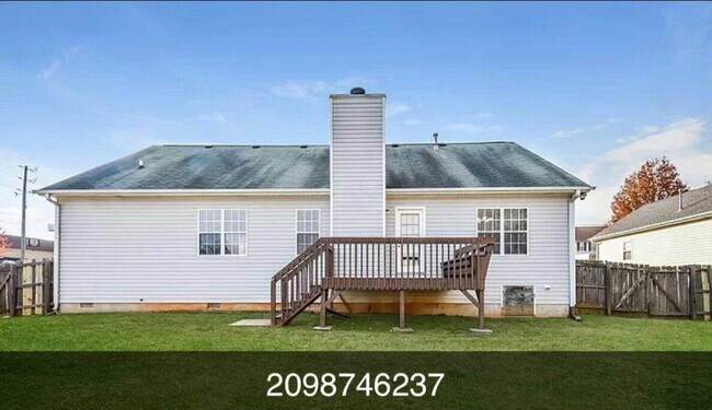 Building Photo - 201 Hunt Club Cir