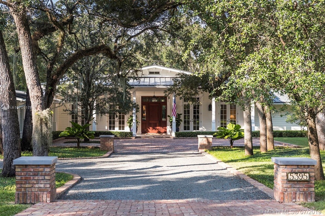 Foto principal - 5395 Fairchild Way