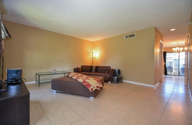 Building Photo - 9217 Westwood Village Dr