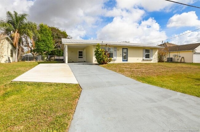 Building Photo - 1365 SW Gastador Ave