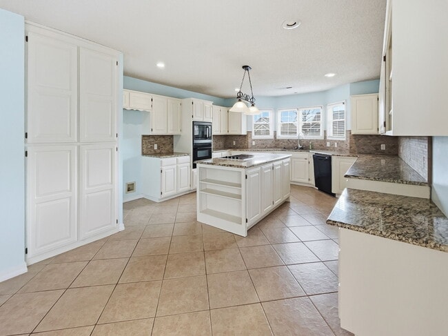 Building Photo - 3204 Peach Blossom