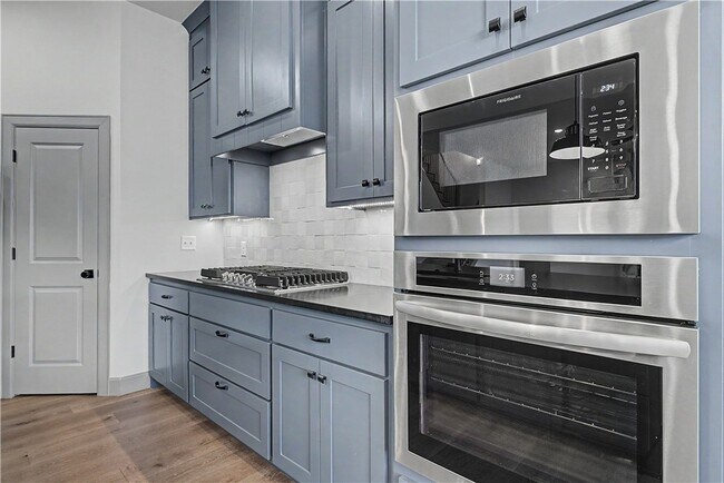 Building Photo - 1081 Mammoth St