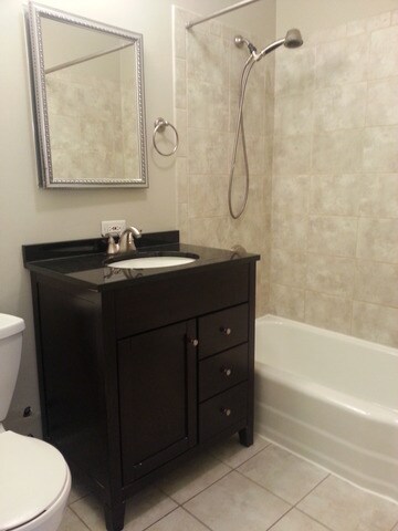 Foto principal - 1355 N Sandburg Terrace