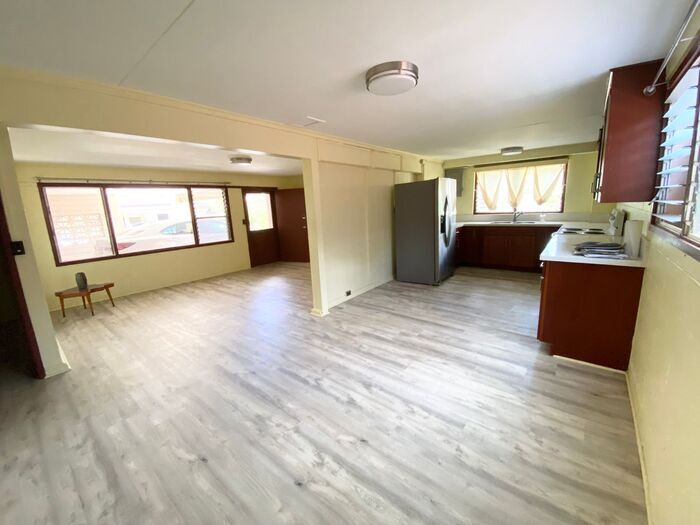 Foto principal - Aiea: 3-bedroom 1-bath w/1 covered parking...