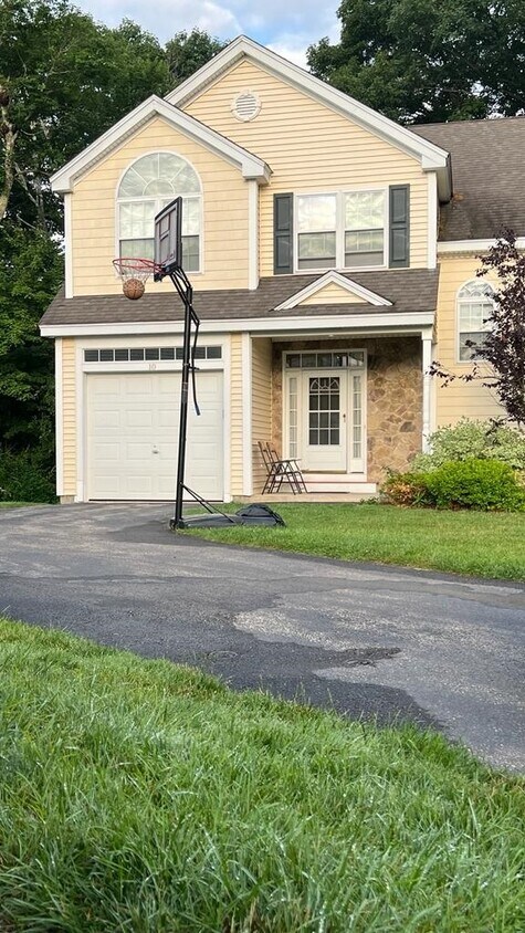 Foto principal - 10 Minuteman Ln