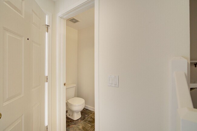 Foto del edificio - 2bd/2.5ba Kirkland Townhome