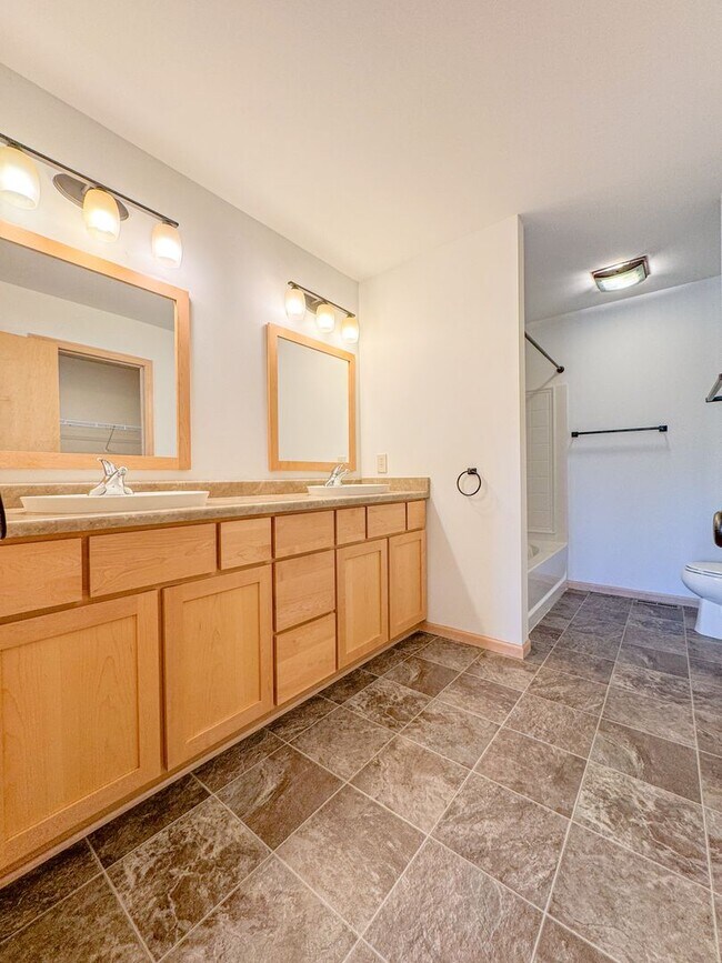 Foto del edificio - 1139 Cathedral Point Dr