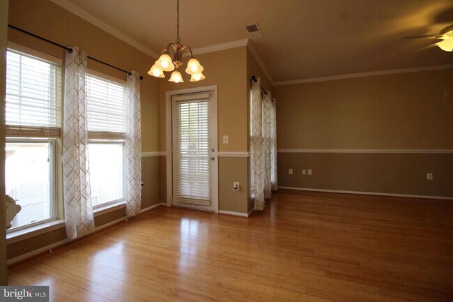 Building Photo - 1519 North Point Dr