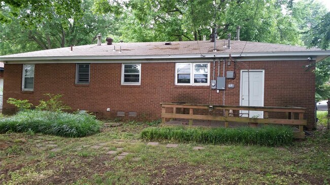 Foto del edificio - 511 Fleetwood Dr