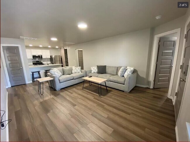 Foto del edificio - 231 N Blackwelder Ave
