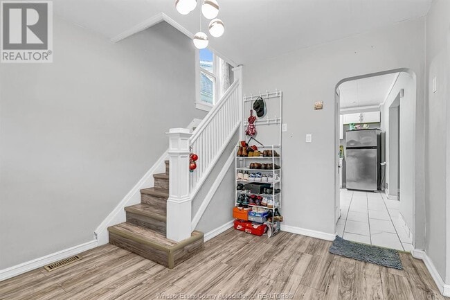 Building Photo - 932 Hall Ave