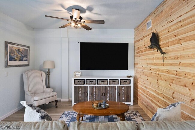 Foto del edificio - 6020 Cypress Ln